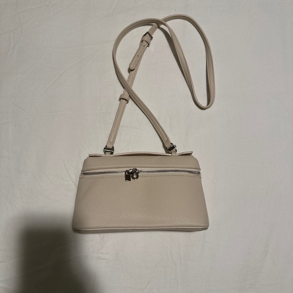 Cream Crossbody Bag – Minimalist Pebbled Leather Look, Adjustable Strap